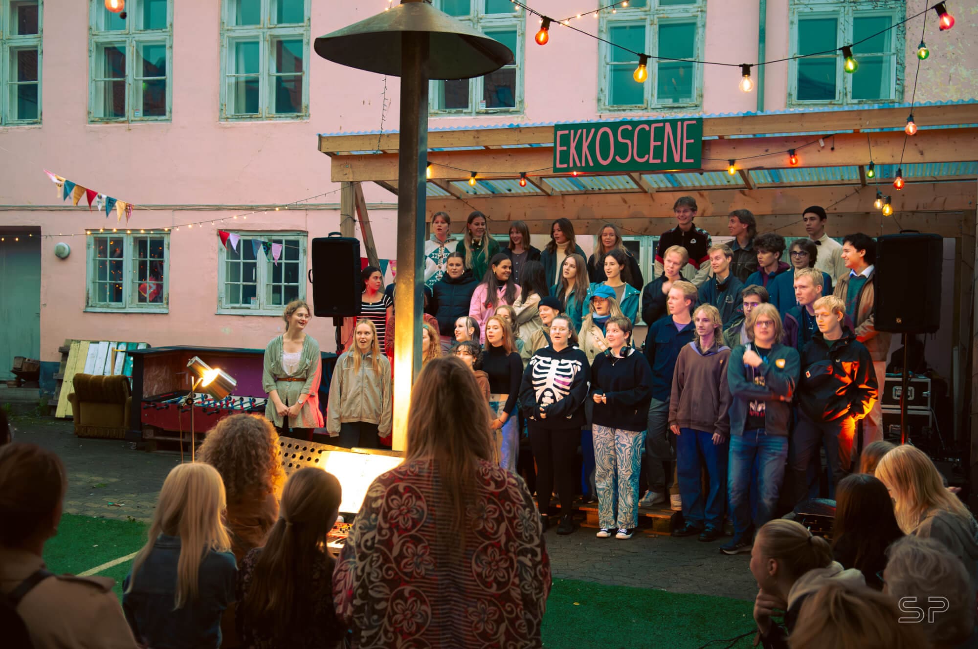 Elever fra Grenaa Gymnasium på Kulturaften 2023 i Grenaa